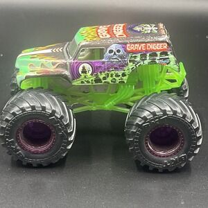 Monster Jam Grave Digger Diecast Top Monster Truck Bad To‎ The Bone 1:24 Scale